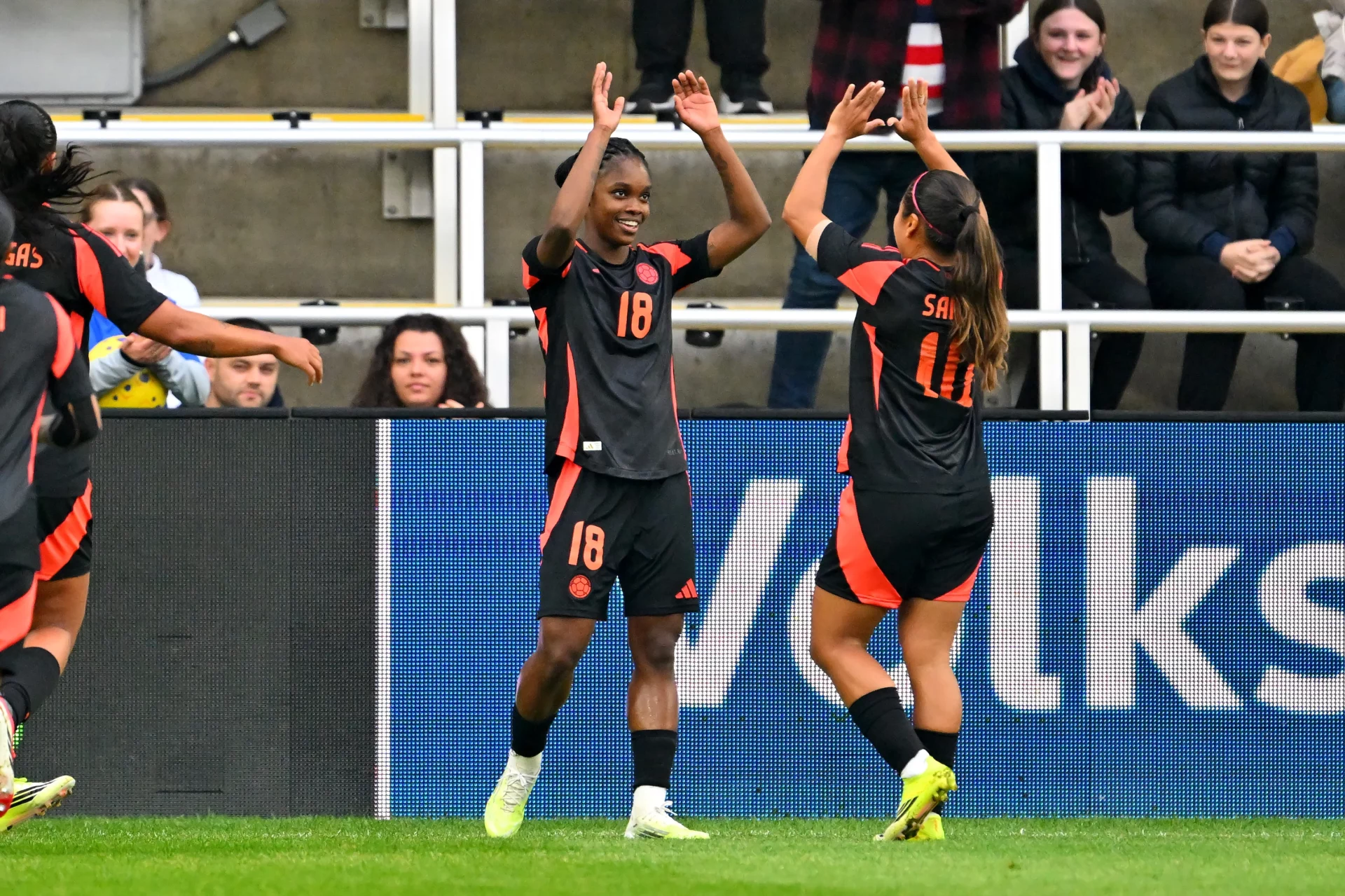Linda Caicedo conquista su primer título con Colombia Linda Caicedo celebra un gol durante un partido de la selección de Colombia.