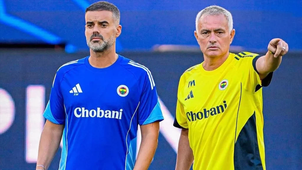 Pedro Machado y José Mourinho durante un entrenamiento con el Fenerbahçe.