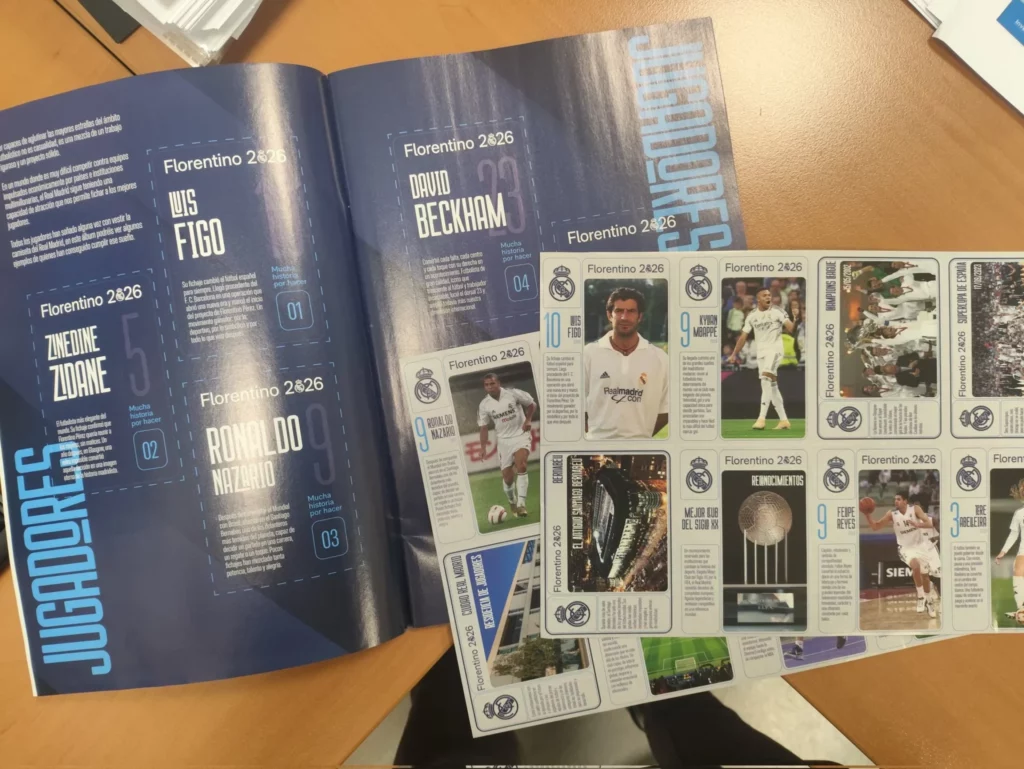 El álbum de cromos que Florentino Pérez ha enviado como regalo a los socios del Real Madrid.