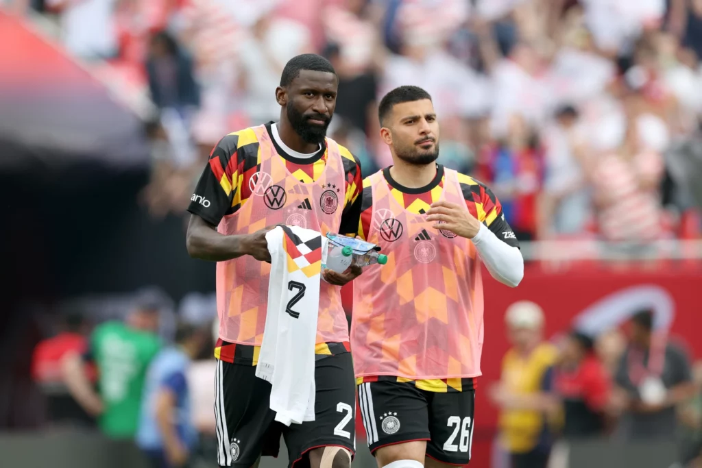 Rüdiger, de camino al banquillo como suplente antes de un partido como Alemania.