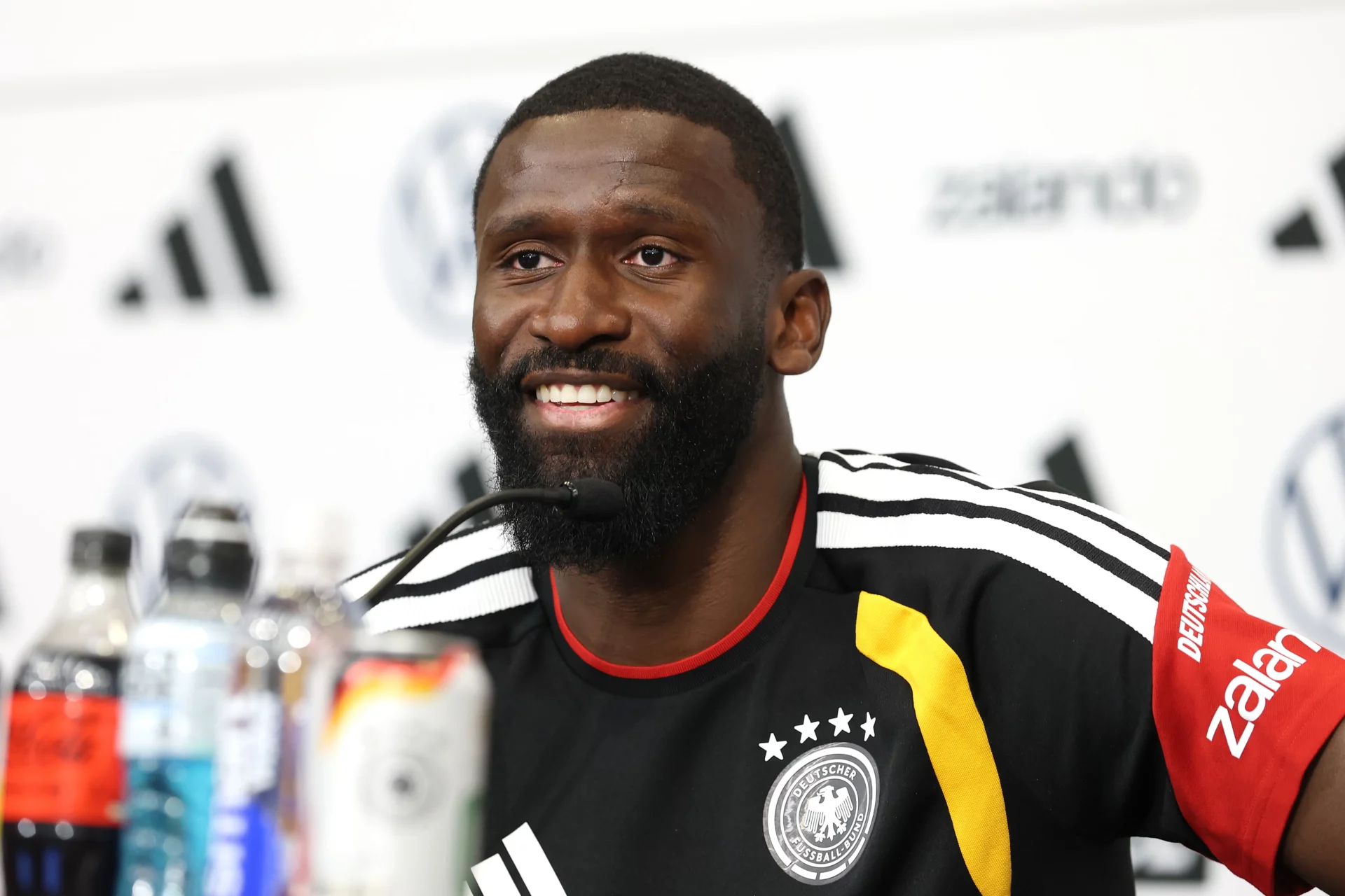 Rüdiger celebra la llegada de Mourinho: «Por fin voy a jugar bajo sus órdenes»