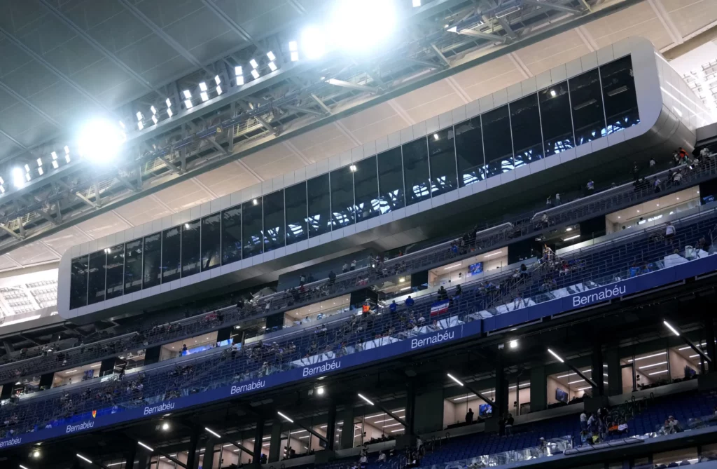 El skybar y la zona alta del Santiago Bernabéu son algunos de los lugares por los que se escapaba el ruido.