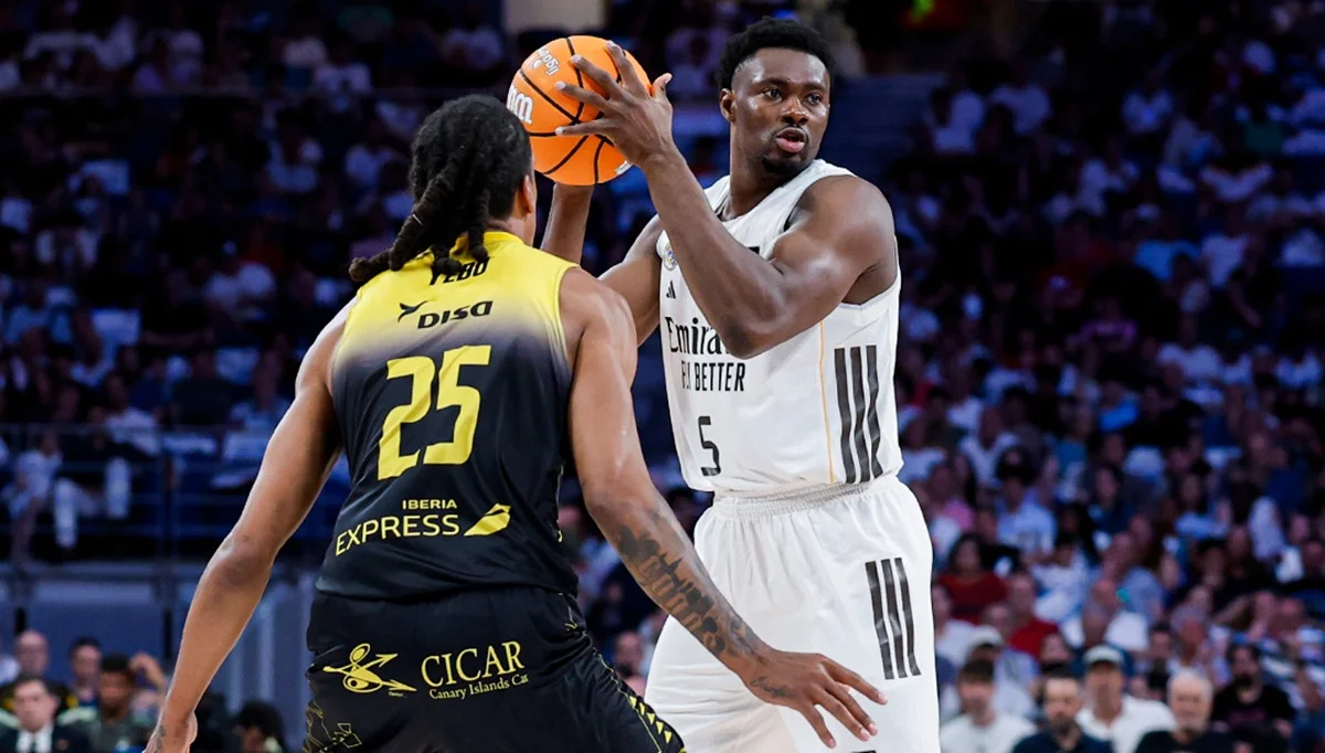 Real Madrid 95-107 La Laguna Tenerife: Batacazo para cerrar un año en blanco Mady Sissoko durante la derrota del Real Madrid ante La Laguna Tenerife en el playoff de Liga Endesa.