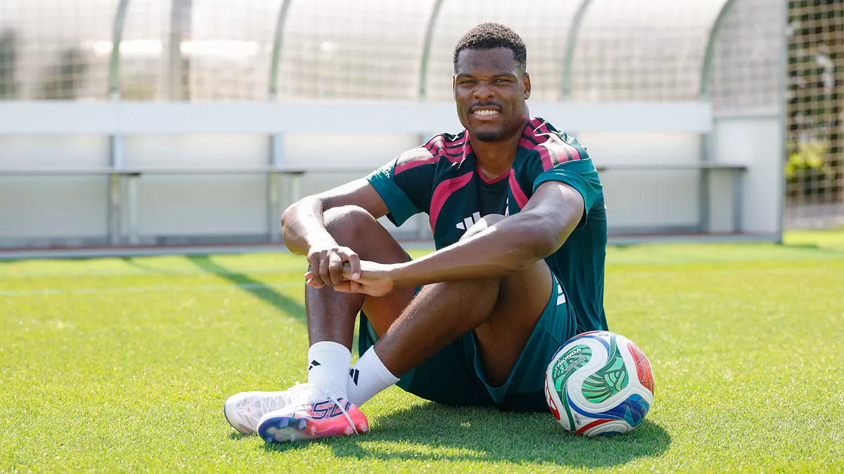 Dumfries, tras su primer día: «Estoy muy orgulloso de ser parte del Real Madrid» Denzel Dumfries, tras completar su primer entrenamiento como jugador del Real Madrid.