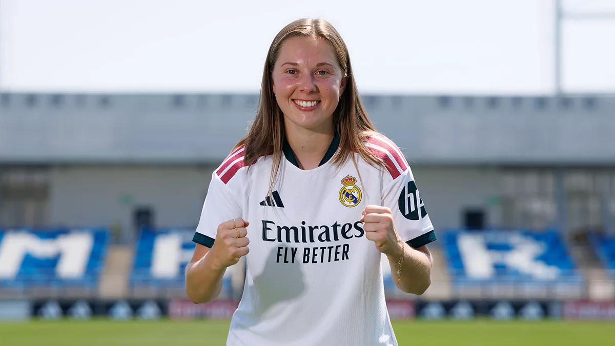 Oficial: Janou Levels ficha por el Real Madrid Femenino Janou Levels durante su presentación como fichaje del Real Madrid Femenino.