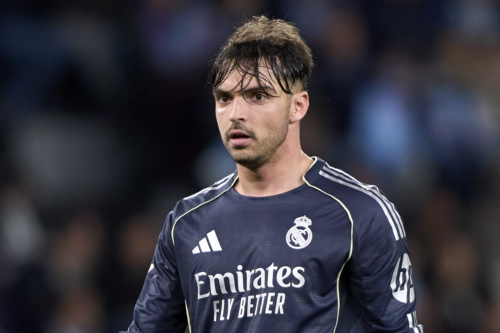 Raúl Asencio se perderá el inicio de la temporada Raúl Asencio durante un partido del Real Madrid.