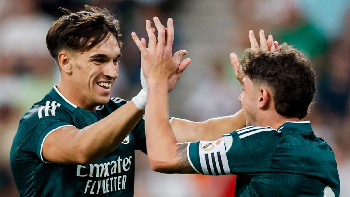 Ferencváros 1-2 Real Madrid: Mario Rivas y Espí dan la victoria con sufrimiento en Budapest Carlos Espí y Fede Valverde celebran un gol del Real Madrid al Ferencvaros en Hungría.