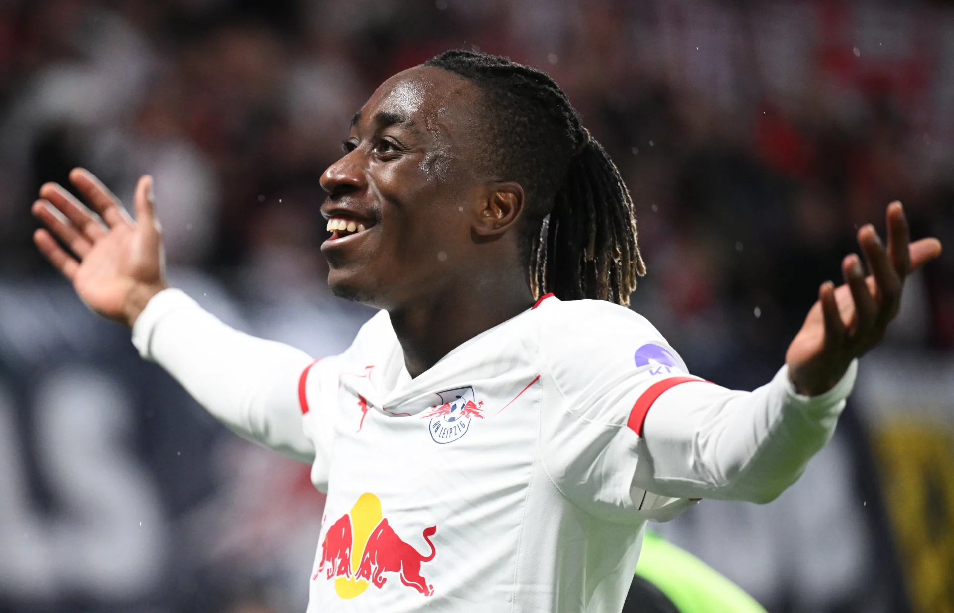 Oficial: Yan Diomande ya es nuevo jugador del Real Madrid Yan Diomande celebra un gol con el RB Leipzig, antes de fichar por el Real Madrid.