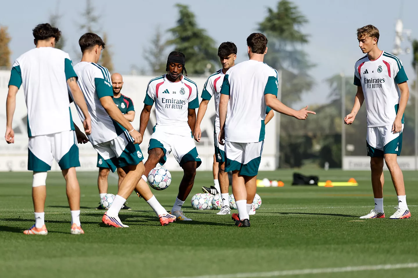 El Real Madrid presenta tres novedades antes de su estreno en Champions Diomande y Huijsen entrenan junto a sus compañeros antes de recibir al Inter.
