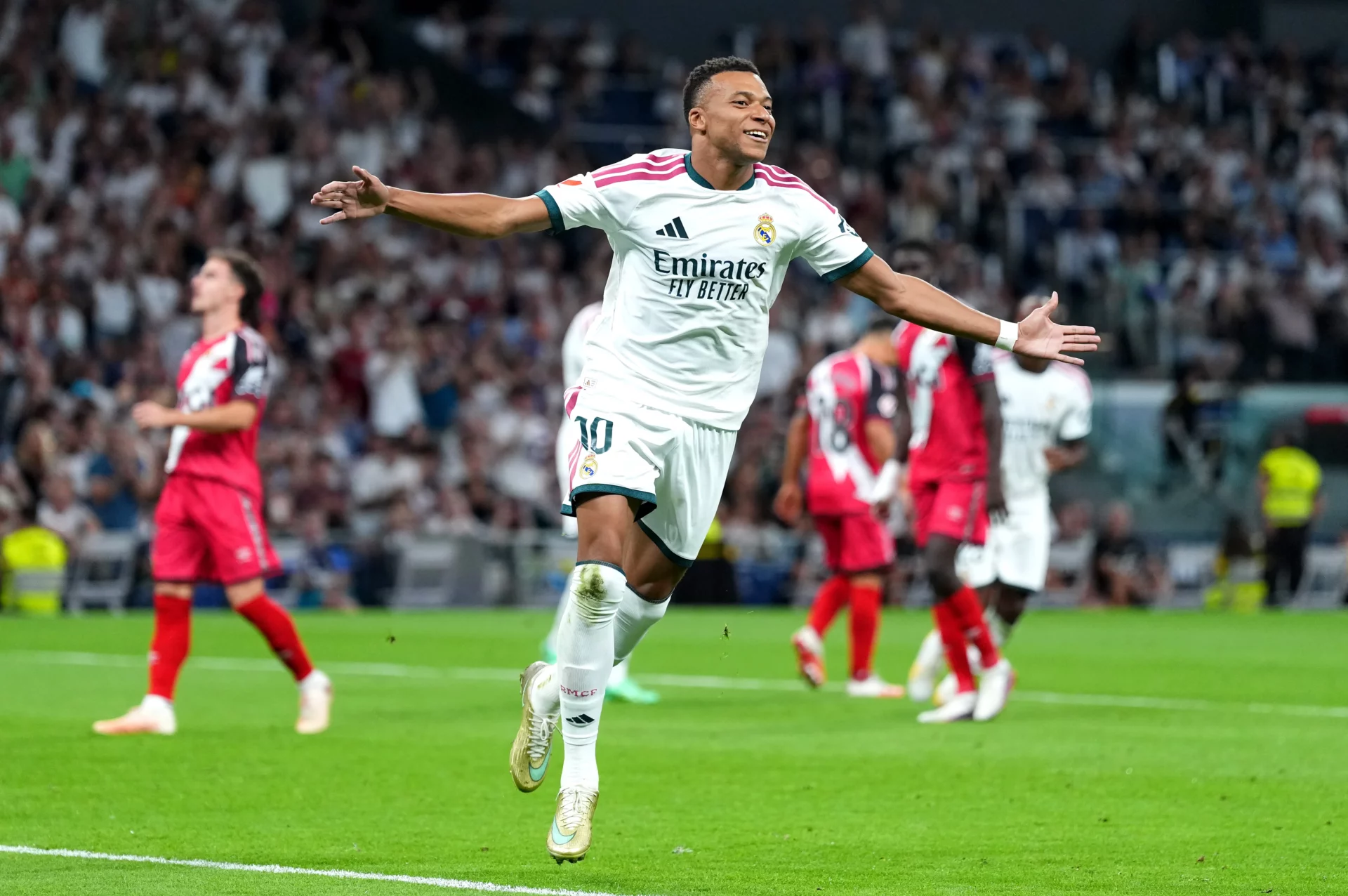 Kylian Mbappé celebra un gol en la victoria del Real Madrid ante el Rayo Vallecano por 4-1.