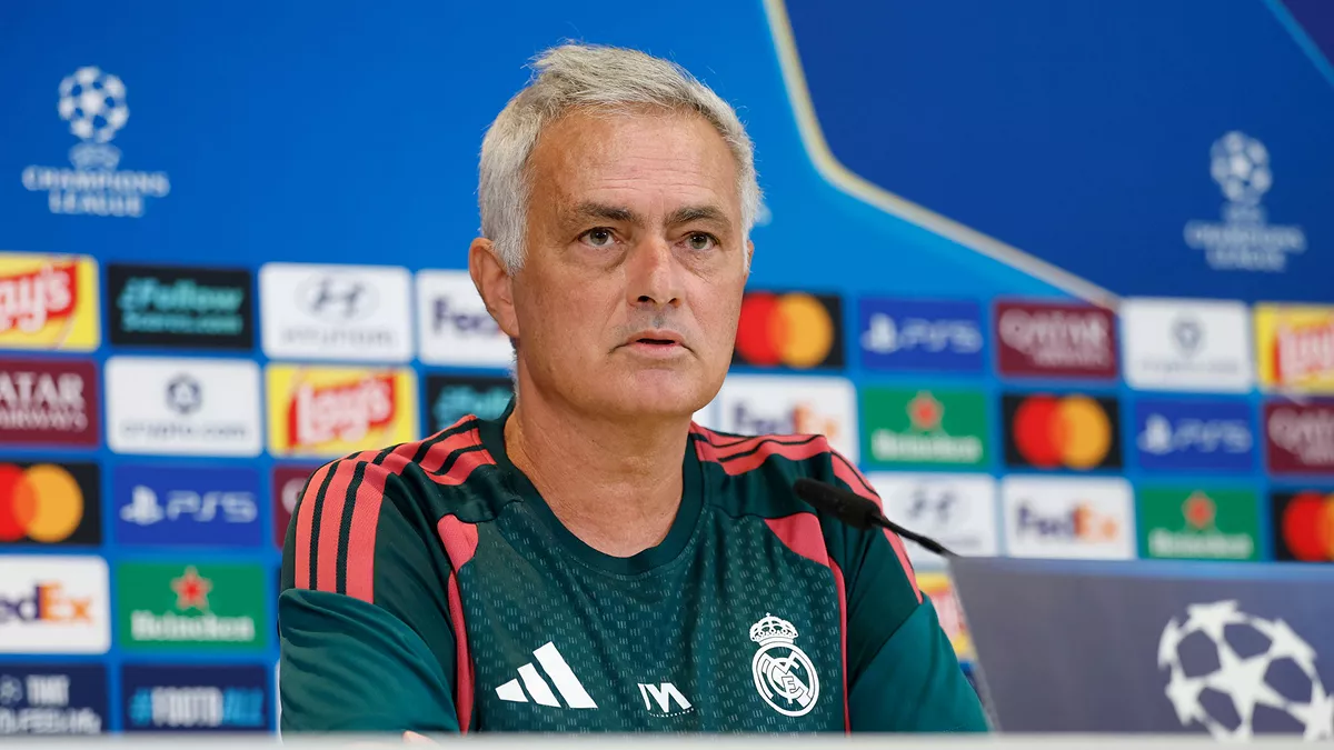 Mourinho: «Las anteriores Champions con el Real Madrid son un capítulo cerrado» José Mourinho habla en rueda de prensa durante la previa del partido ante el Inter.