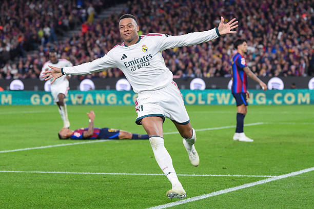 Mbappé se pone a 100