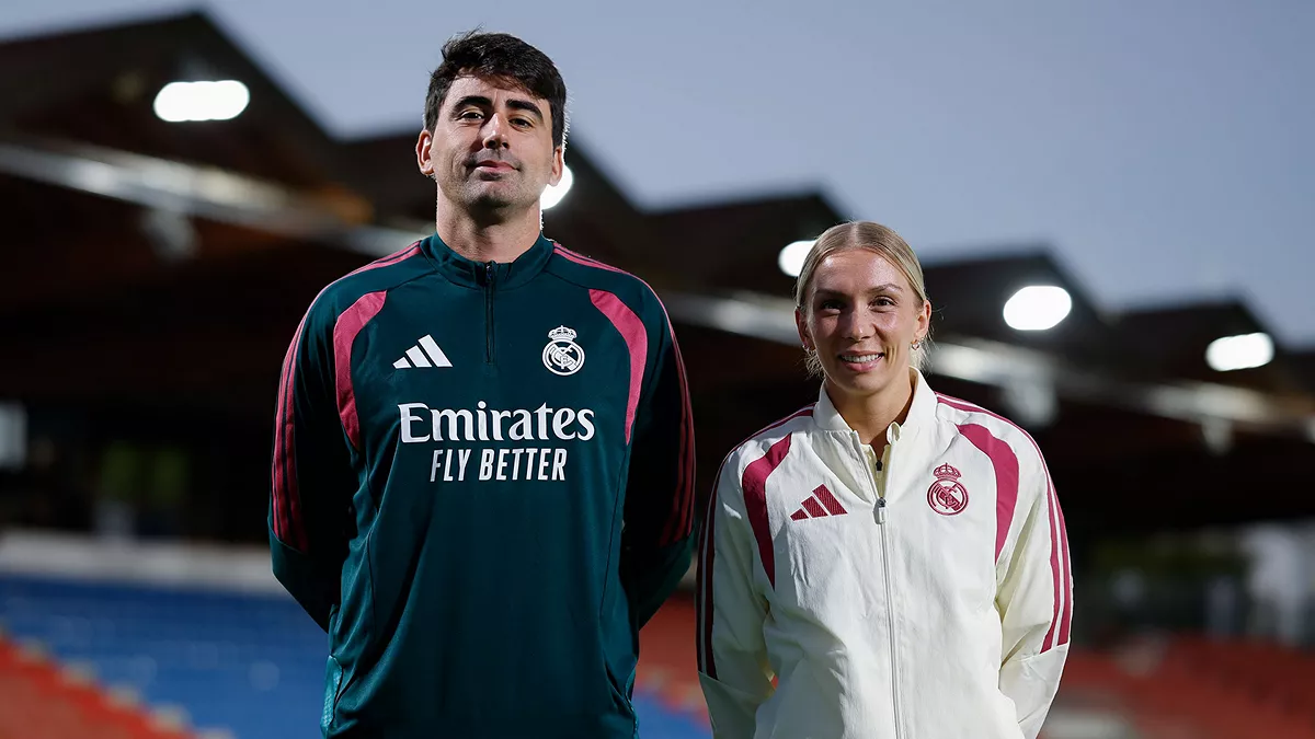Previa Bayern – Real Madrid Femenino: Un desafío de altura Pau Quesada y Elisa Senss posan en la previa del Bayern - Real Madrid.